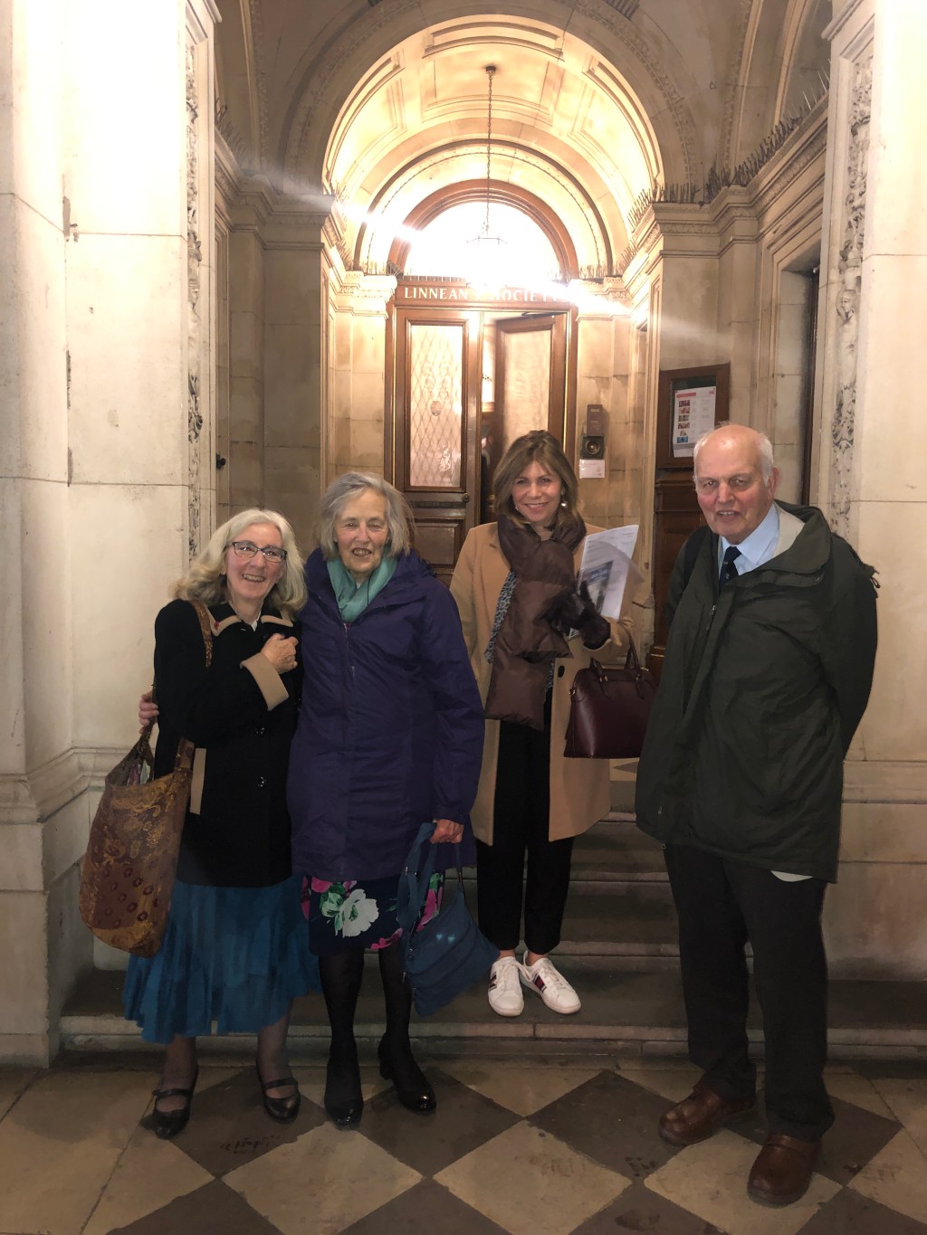 Pressure mounts on Government as Burlington House learned societies join forces to fight for science, heritage and the arts #SupportGSL #LinneanatBH and #SocAntiquaries